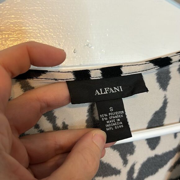 Alfani Women’s Black and White Long Sleeve Vneck Blouse with balloon sleeve S - Picture 4 of 5